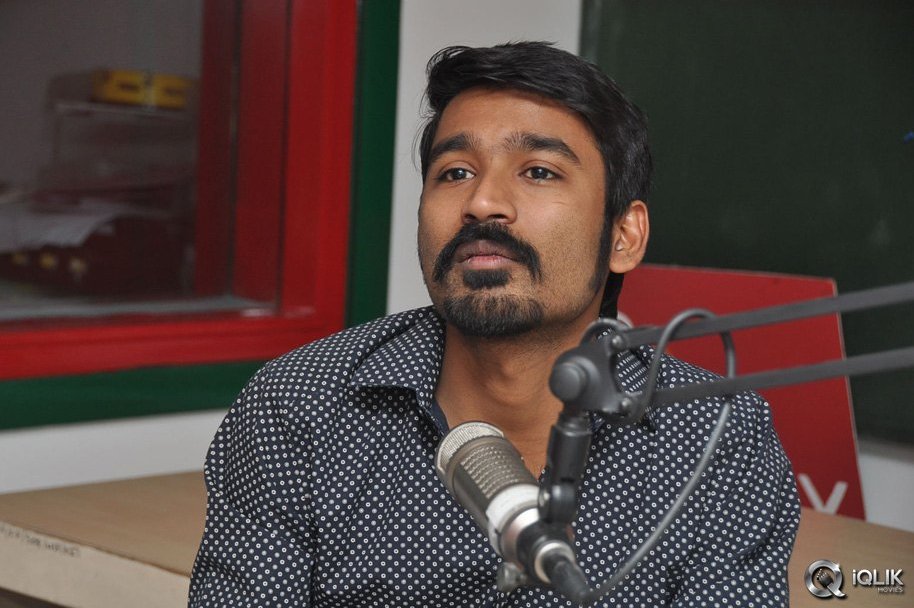 Dhanush-at-Radio-Mirchi-For-Anekudu-Movie-Promotions